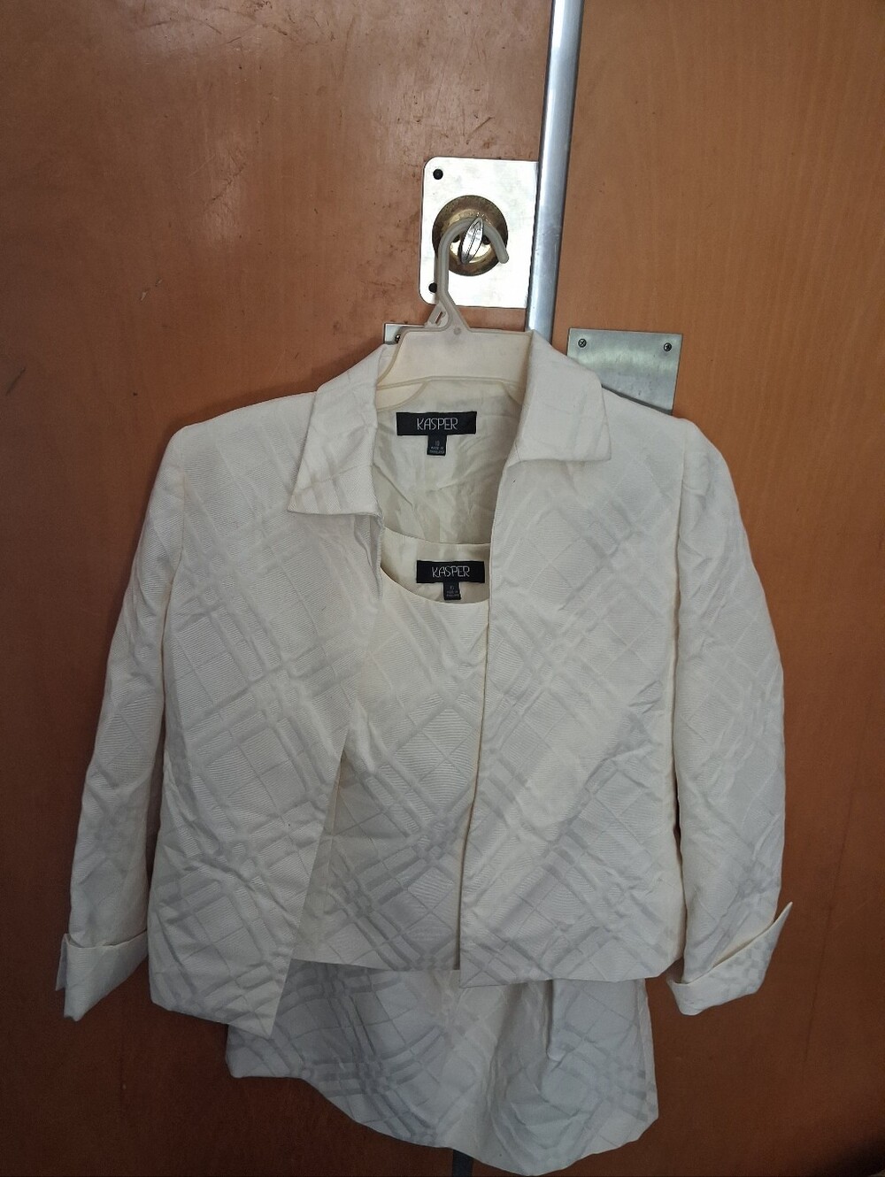 Kasper Cream Quilted 3 Pc Blazer, Sleeveless Shell With Pencil Skirt Size 10